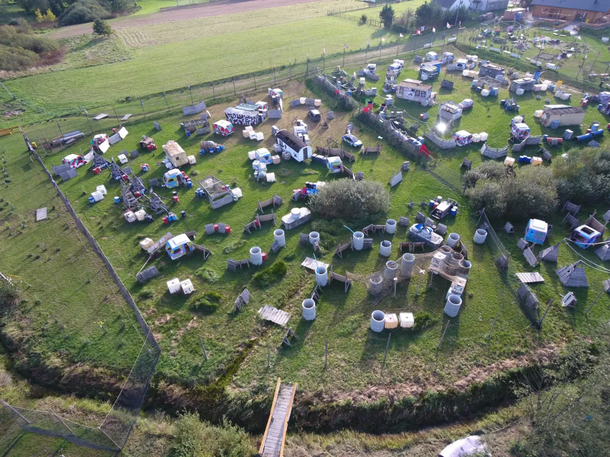 Arena Mocy z lotu ptaka - pole paintballowe